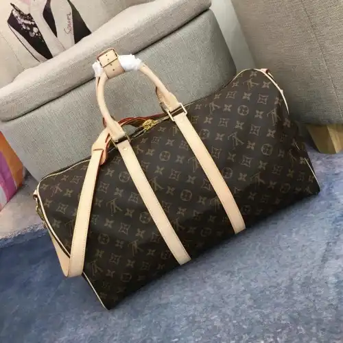 LV Bags 19T1L0432 0129