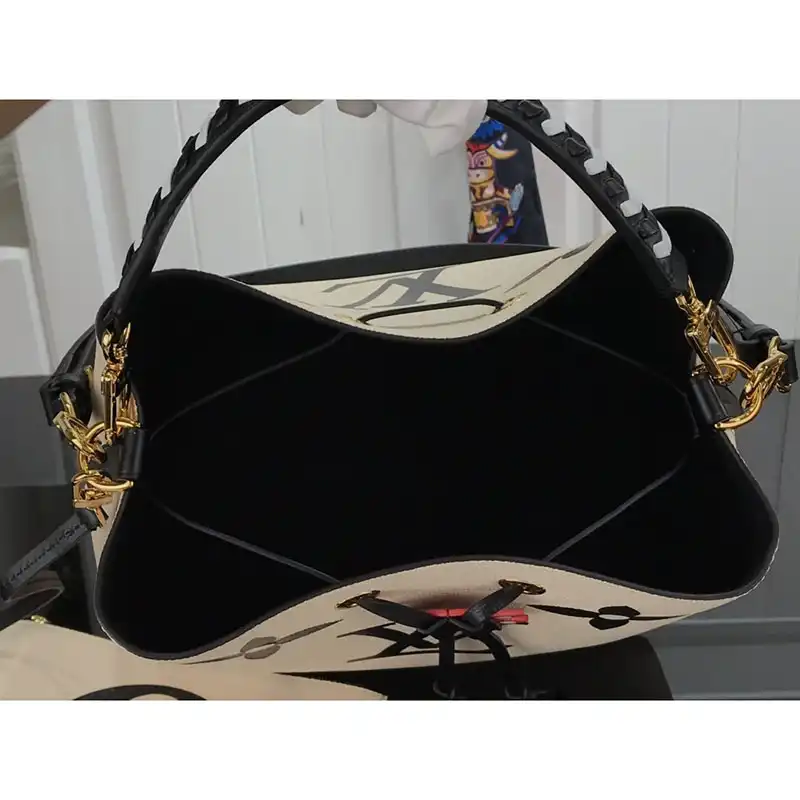 Hot sale LV Bags 208B570102 0126