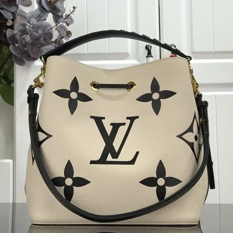 Hot sale LV Bags 208B570102 0126