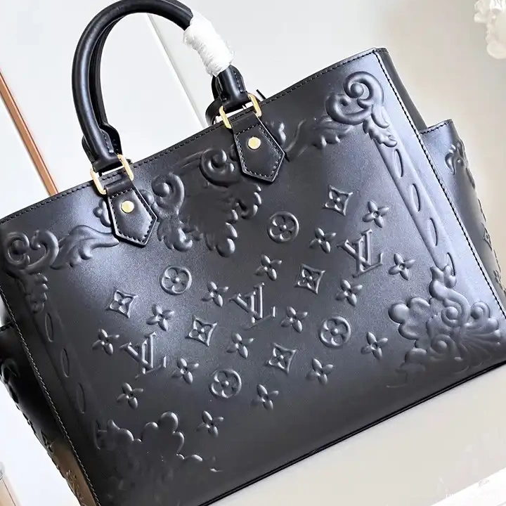 Hot sale LV Bag 2306YA0122 0210